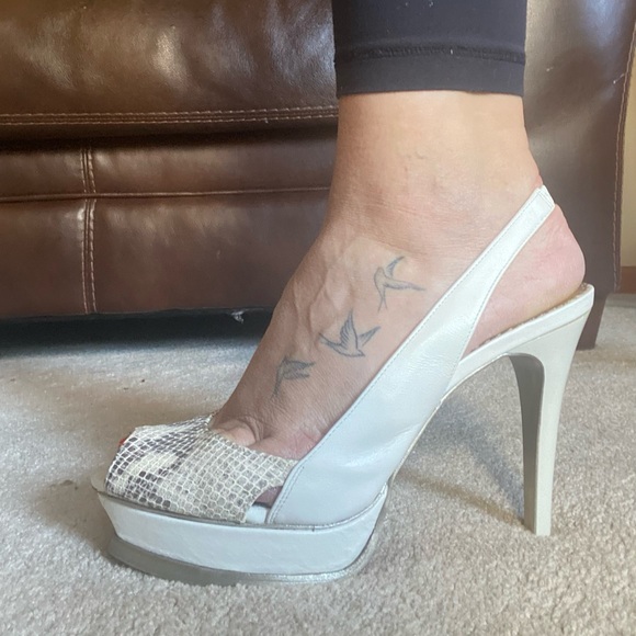 Bebe Zahara Snake-white size 10 peep toe, sling back heel. 4.5”heel 1”platform. - Picture 2 of 12
